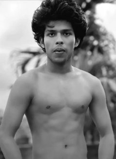 ABHISHEK KANSABANIK - Male escort in Kolkata Photo 2 of 3