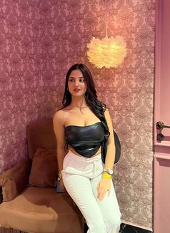 Parineeta Bakshi - puta in Dubai Photo 3 of 5
