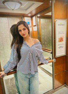 Parineeta Bakshi - puta in Dubai Photo 4 of 5