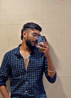 Parry - Male escort in New Delhi Photo 1 of 4