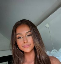 Party Girl Arianne - escort in Hong Kong Photo 1 of 3