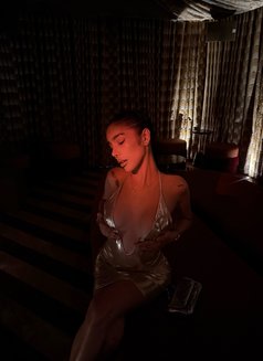 Party girl Az - puta in Manila Photo 20 of 23