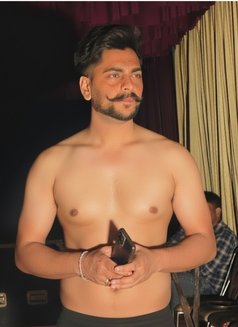 Parwaan S - Acompañantes masculino in Dubai Photo 1 of 3