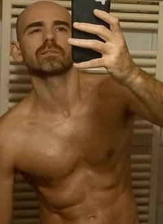 Pasc Massage - Male escort in Milan Photo 4 of 4