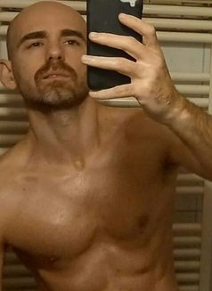 Pasc Massage - Male escort in Paris Photo 3 of 4