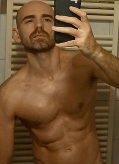 Pasc Massage - Male escort in Milan Photo 3 of 5