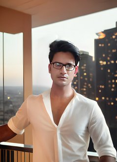 Passionate Male Escort for Women - Acompañantes masculino in Kolkata Photo 7 of 18