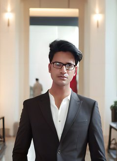 Passionate Male Escort for Women - Acompañantes masculino in Kolkata Photo 10 of 18