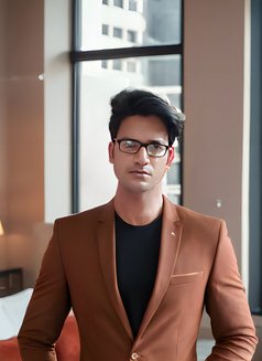 Passionate Male Escort for Women - Acompañantes masculino in Kolkata Photo 11 of 18