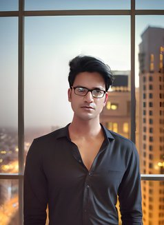 Passionate Male Escort for Women - Acompañantes masculino in Kolkata Photo 13 of 18