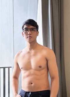 Pat/bkk - Acompañantes masculino in Bangkok Photo 2 of 13