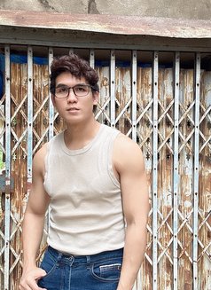 Pat/bkk - Acompañantes masculino in Bangkok Photo 8 of 13