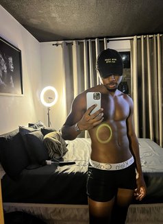 Paul - Male escort in Riyadh Photo 4 of 6