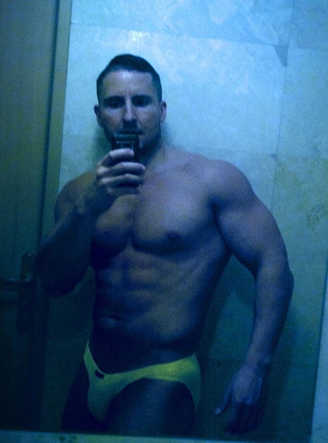 Bodybuilder Male Escort