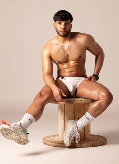 Paul - Male escort in Dubai Photo 2 of 16