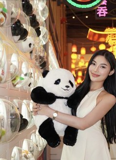 Paula - escort in Singapore Photo 3 of 7