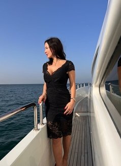 Albina - escort in Dubai Photo 4 of 11