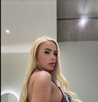 Paula - escort in Beirut Photo 7 of 9