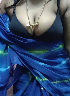 Pavi 26, Married tamil cam girl - puta in Chennai Photo 17 of 17