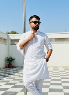 Pavi - Male escort in New Delhi Photo 3 of 5