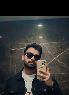 Pavi - Male escort in New Delhi Photo 2 of 3