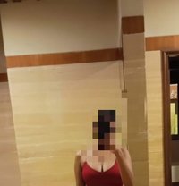 Pavi - escort in Colombo
