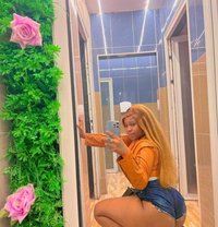 Pawaz - adult performer in Bali