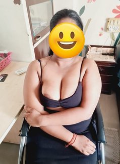Payal Gupta + (5000 per shot fix.) - puta in Noida Photo 2 of 7