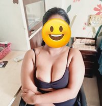 Payal Gupta + Cam Queen - puta in Noida