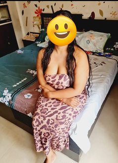 Payal Gupta + Cam Queen - puta in Noida Photo 5 of 7