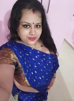 Real meet and cam service - escort in Bangalore Photo 1 of 1