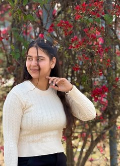 Payal - puta in Surat Photo 1 of 3