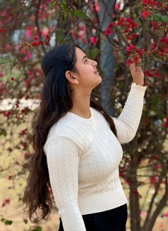 Payal - puta in Surat Photo 2 of 3