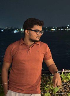 Pdyy - Male escort in Kolkata Photo 3 of 4