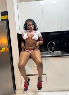 Peach - escort in Dubai Photo 5 of 8