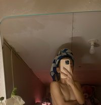 Peachy - Transsexual escort in Manila