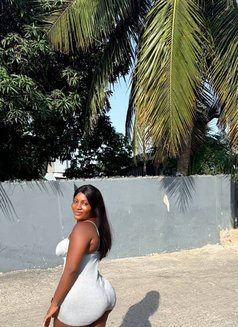 Pearl - escort in Accra Photo 1 of 2