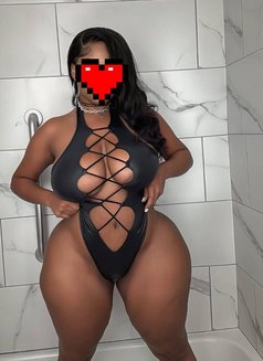 Pearl - escort in Dubai Photo 1 of 8