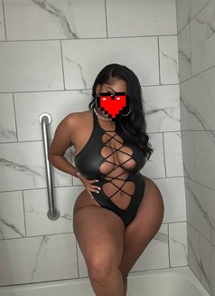 Pearl - escort in Dubai Photo 2 of 8