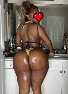 Pearl - escort in Dubai Photo 3 of 8