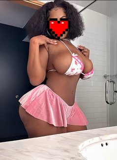 Pearl - escort in Dubai Photo 5 of 8