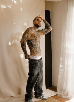 Pedro - Male escort in Paris Photo 10 of 11