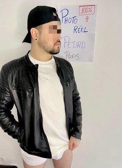 Pedrophotoreel - Male escort in Paris Photo 4 of 6