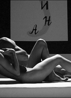 Peep Show Live Perform by Italian Couple - Intérprete de adultos in Milan Photo 1 of 9