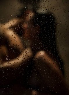 Peep Show Live Perform by Italian Couple - Intérprete de adultos in Milan Photo 2 of 9