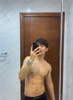 PP From Thailand big Cock 🇹🇭 - Male escort in Abu Dhabi Photo 9 of 15