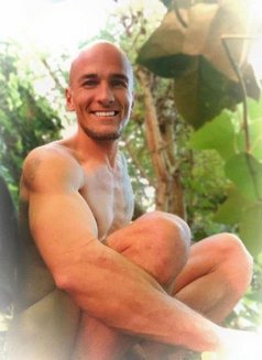 Peer - Male escort in Paris Photo 1 of 8