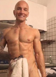 Peer - Male escort in Paris Photo 7 of 8