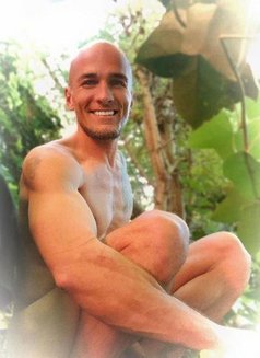 Peer - Male escort in Paris Photo 8 of 13