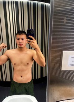 Peet - Male escort in Phuket Photo 4 of 5